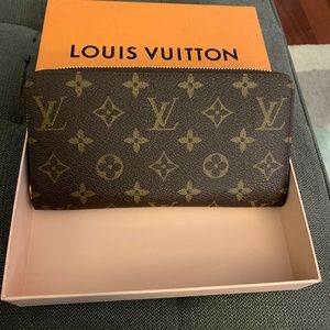Louis Vuitton Zipper Wallet